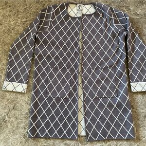 Rain + rose women’s cardigan in M, purple and off white diamond pattern, pockets